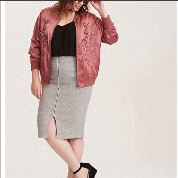 Torrid Gray Ribbed Zip Front‎ Pencil Skirt Plus Size 2 2X - Picture 2 of 8